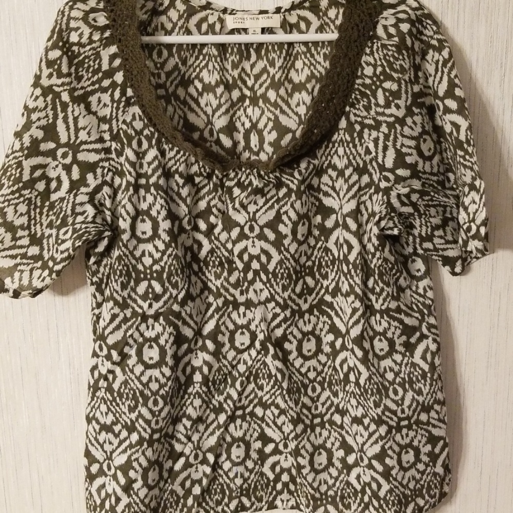 Womens short sleeved shirt euc